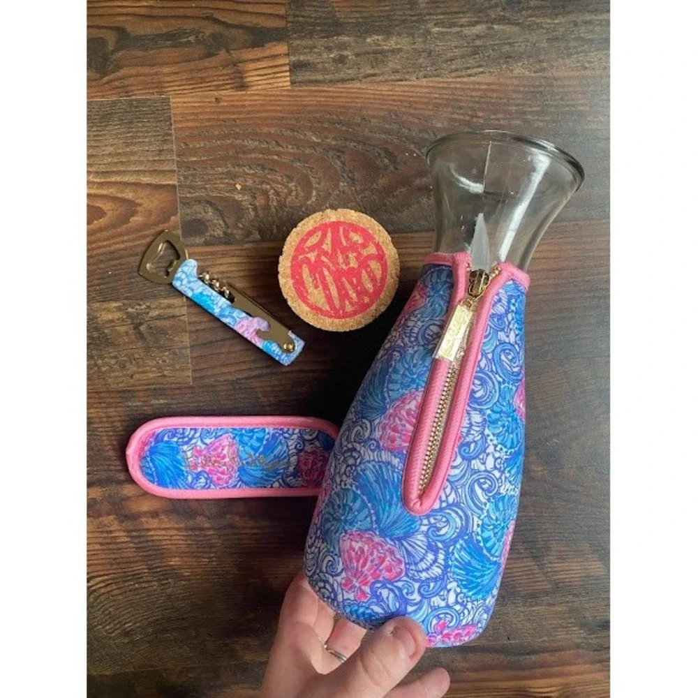 Lilly Pulitzer Wine Bar Set Carafe Neoprene Sleeve Corkscrew Coaster Seashell‎